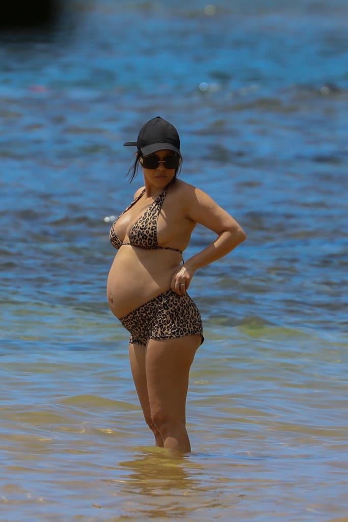 Kourtney kardashian leopard bikini