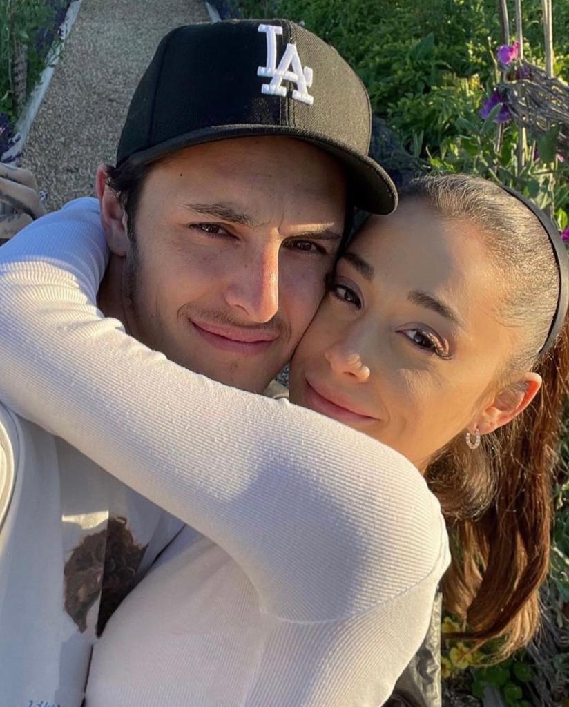 A selfie of Ariana Grande and Dalton Gomez.