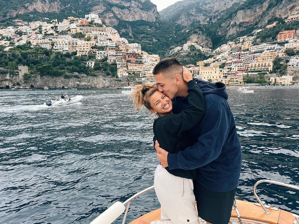 andre murillo kissing tori kelly on the cheek on a boat