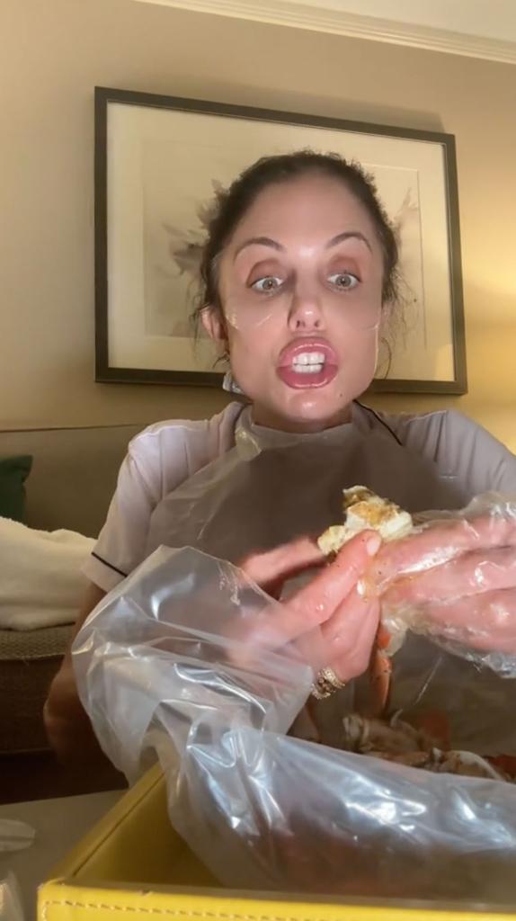 Bethenny Frankel eating seafood