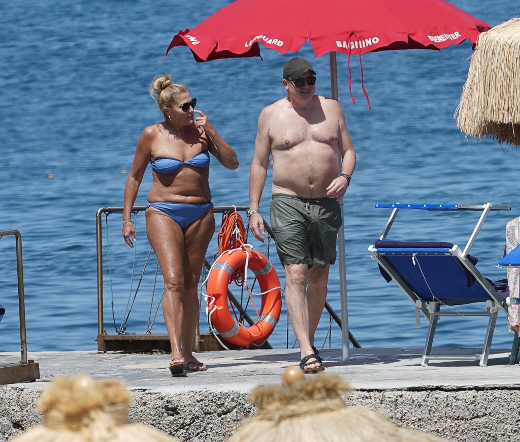 Brendan Fraser and Jeanne Moore at beach.