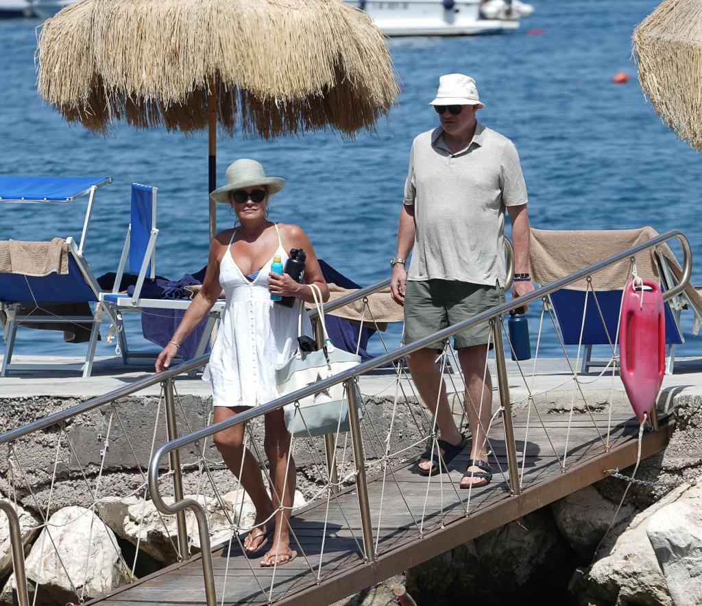 Brendan Fraser and Jeanne Moore at beach