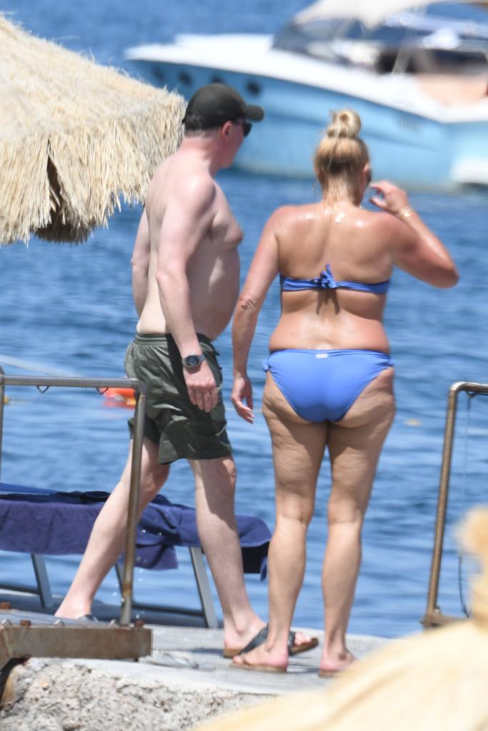 Brendan Fraser and Jeanne Moore at beach