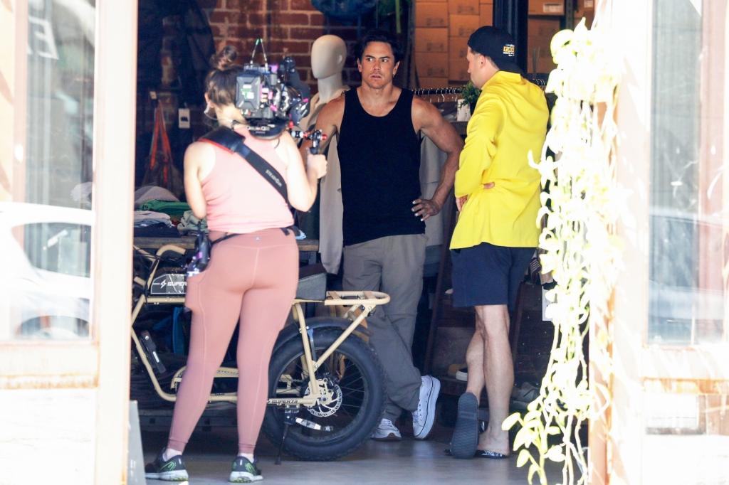 Tom Schwartz and Sandoval shopping together while being filmed