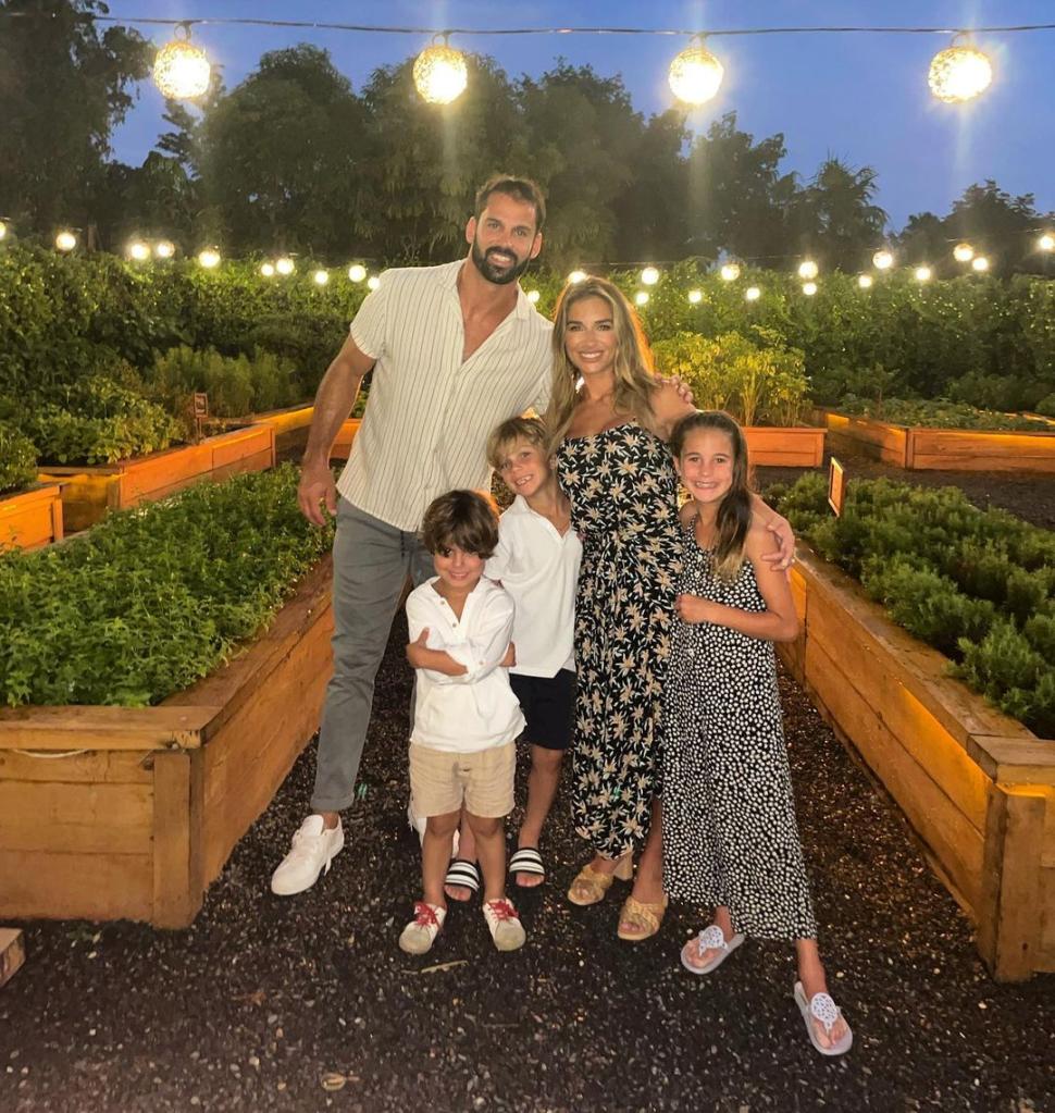 Jessie James Decker with her family