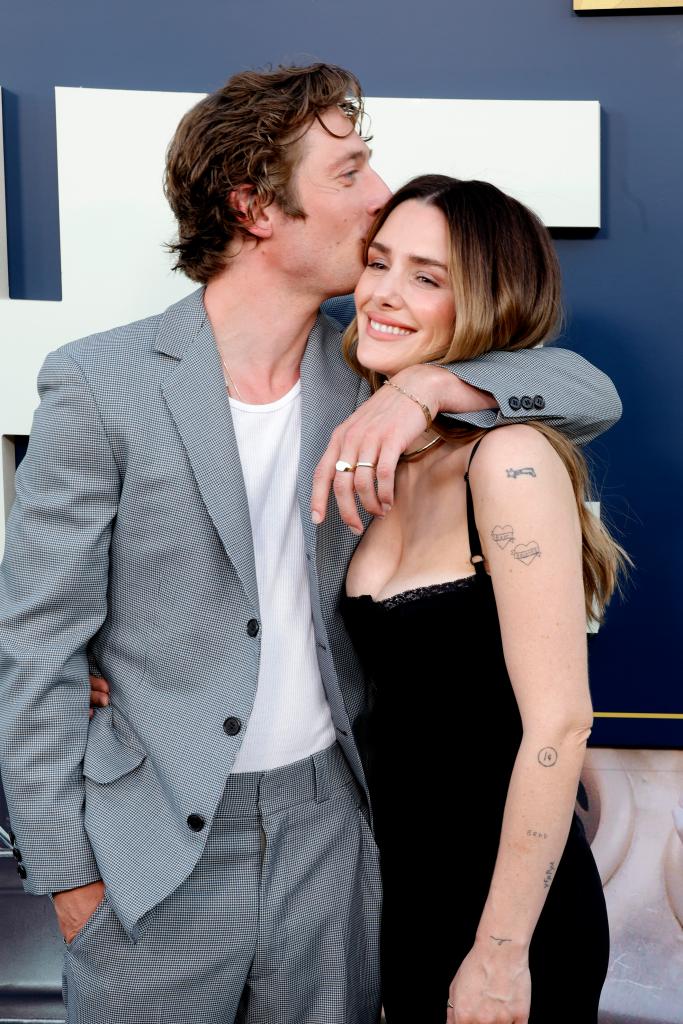 Jeremy Allen White kissing Addison Timlin at "The Bear" premiere in 2022.