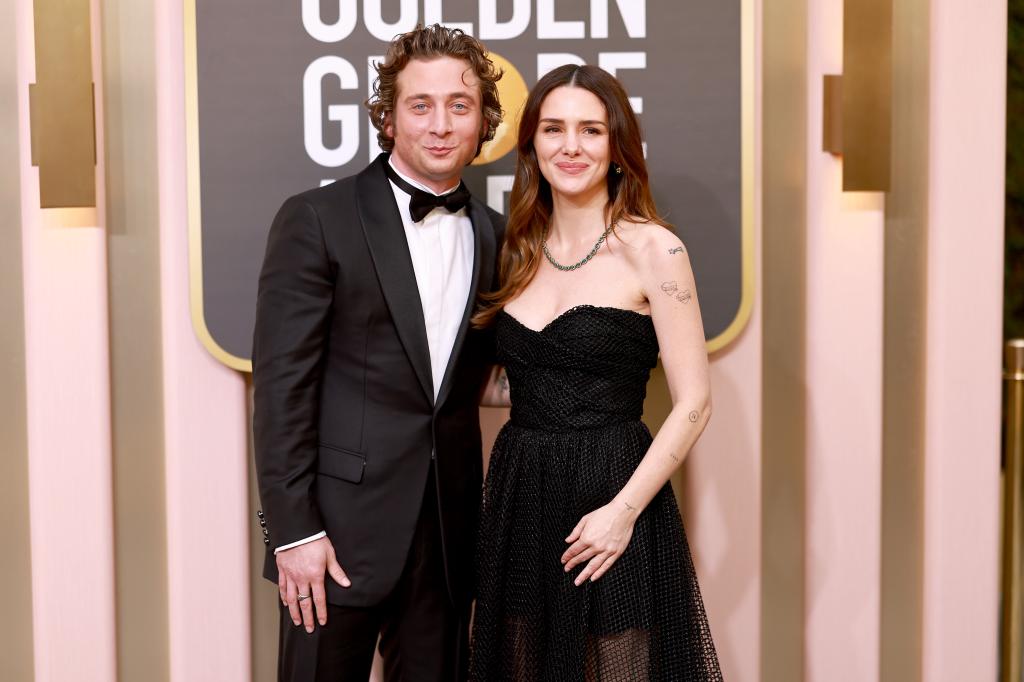 Jeremy Allen White and Addison Timlin at the 2023 Golden Globes.