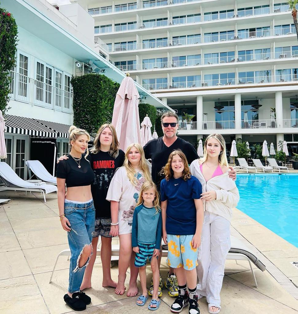 Tori Spelling, Dean McDermott and their kids.