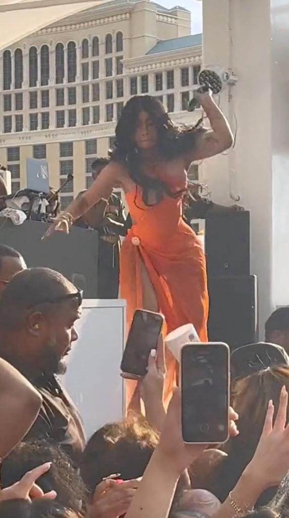 Cardi B throwing a mic at the crowd in Las Vegas. 