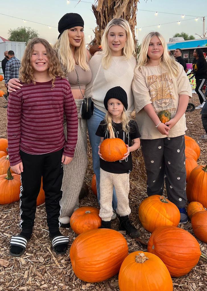 Tori Spelling with four of her children.