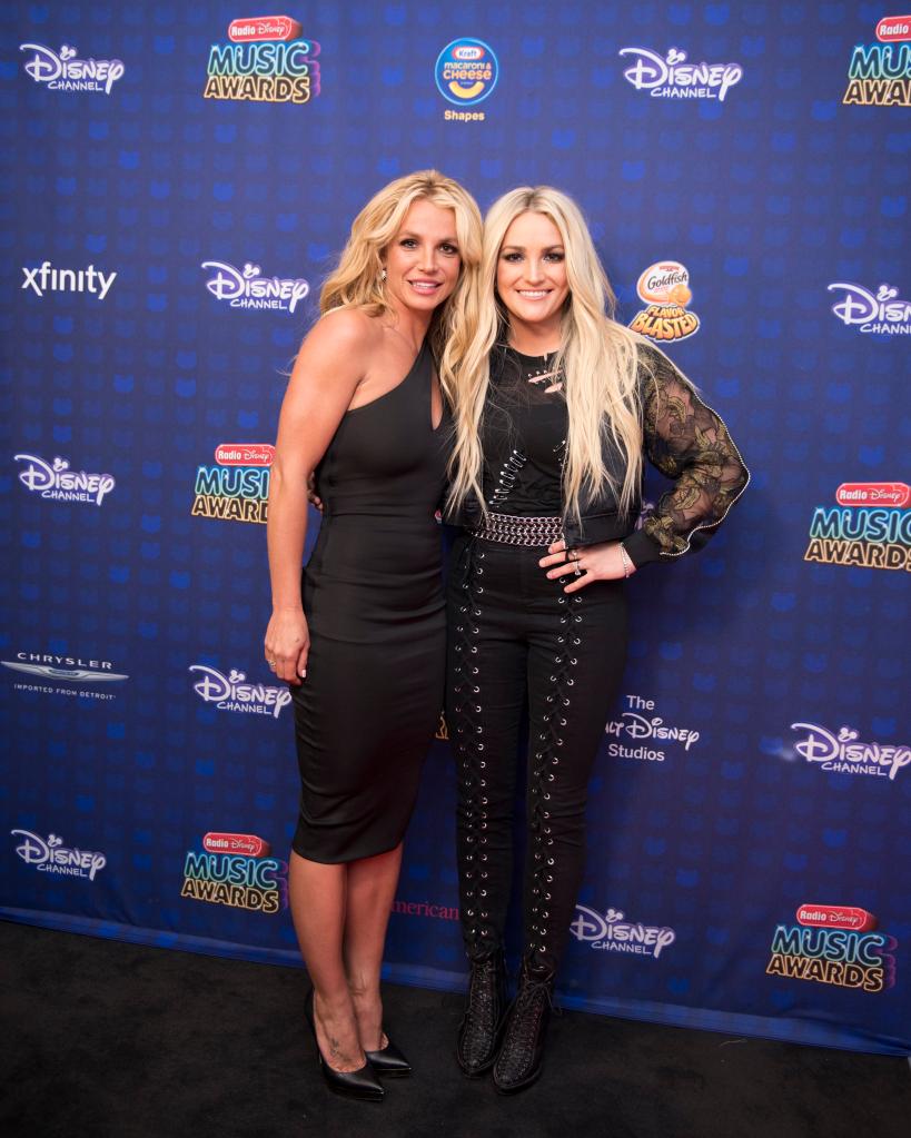 Britney Spears and Jamie Lynn Spears at 2017 Radio Disney Music Awards