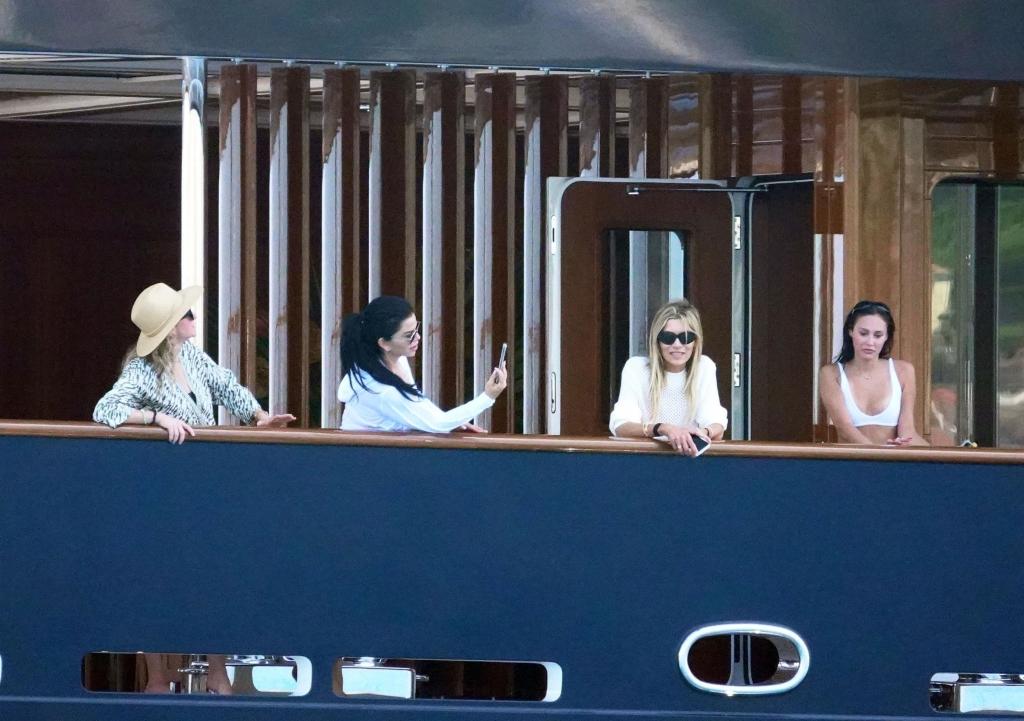 Lauren Sánchez with friends on a yacht.