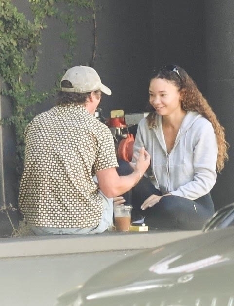 Jeremy Allen White sitting with Ashley Moore.