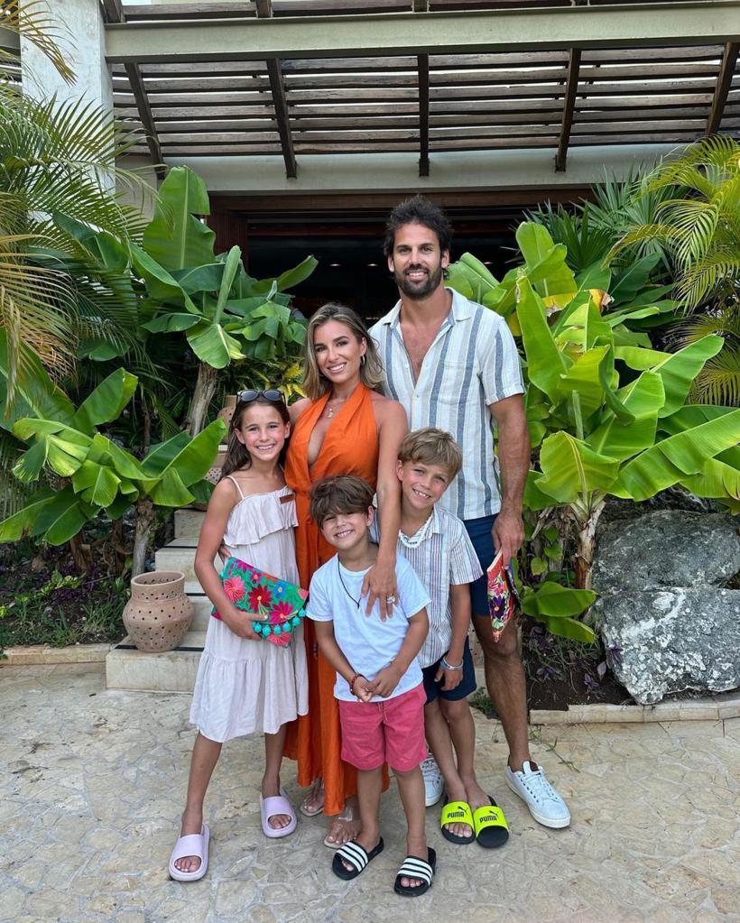 Jessie James Decker with her family