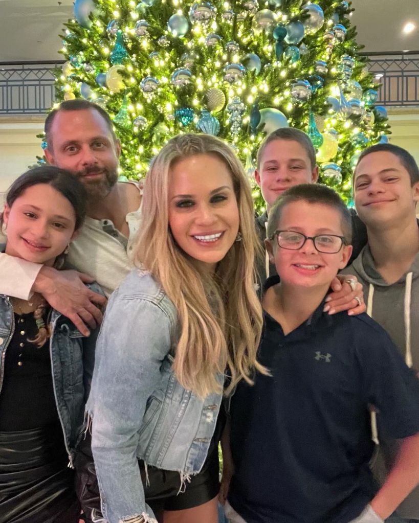 Jackie and Evan Goldschneider with kids  Adin, Jonas, Hudson and Alexis