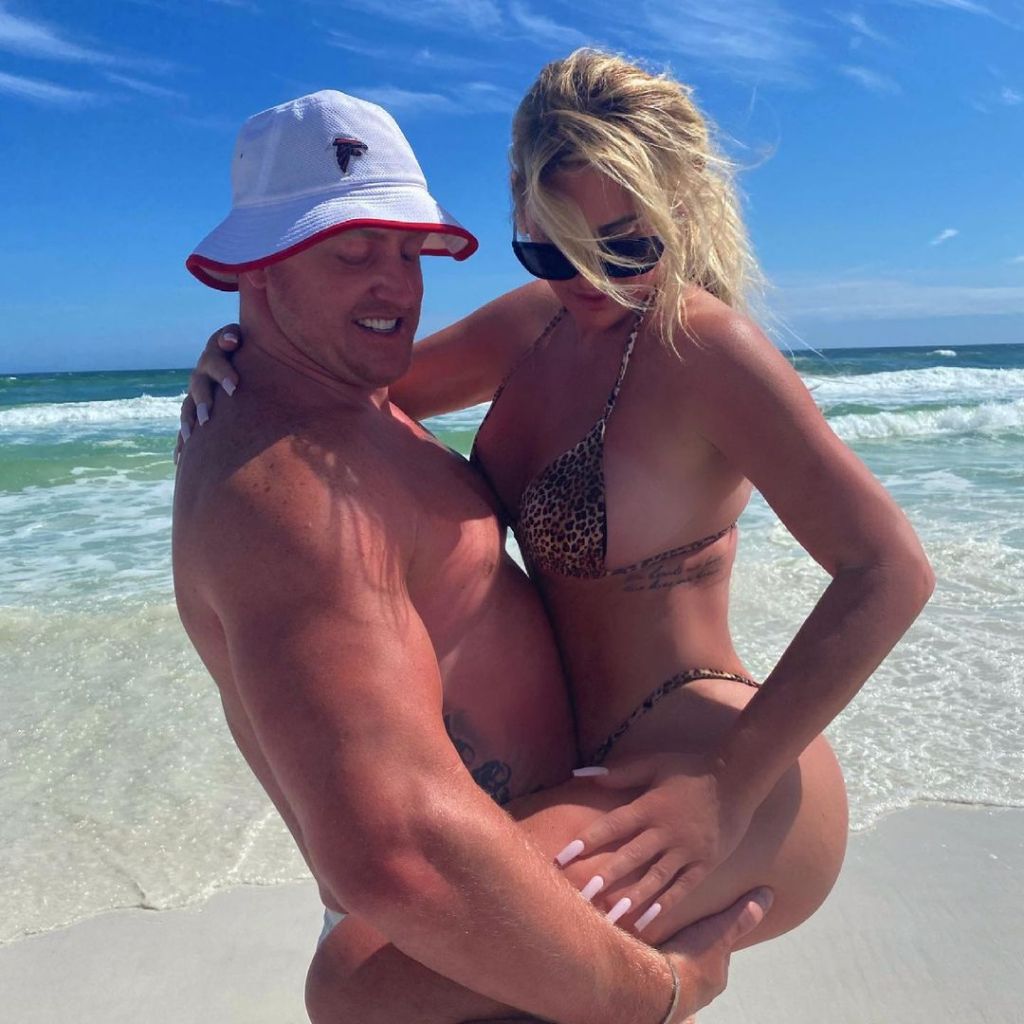 kroy biermann carrying bikini-clad kim zolciak on the beach