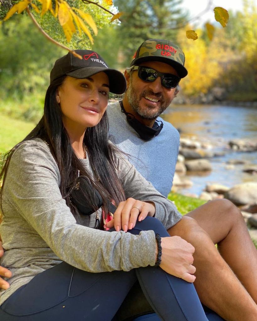 A photo of Kyle Richards and Mauricio Umansky