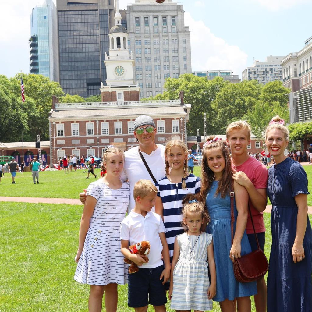 Ruby Franke and the rest of the Franke family posing for a photo in a park.