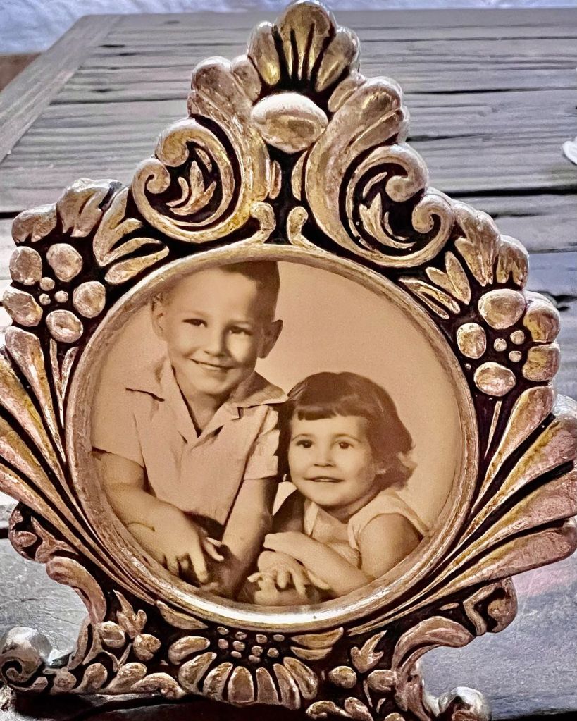 Jimmy and Laurie Buffett as children. 