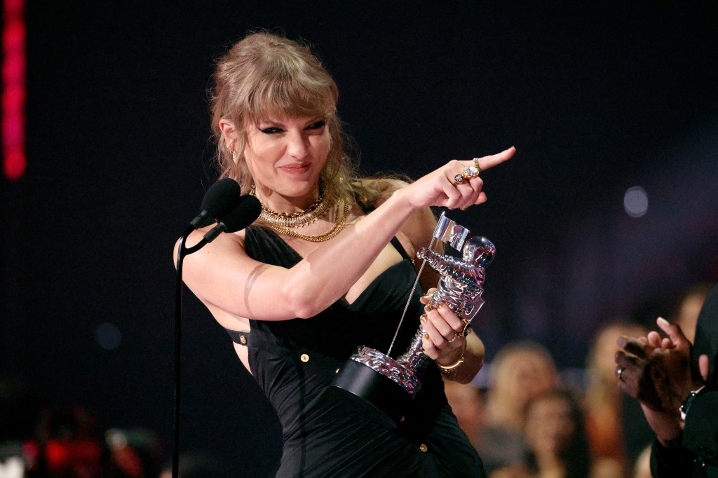 Taylor Swift accepting a VMA.