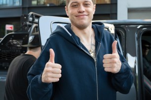 pete davidson giving two thumbs up