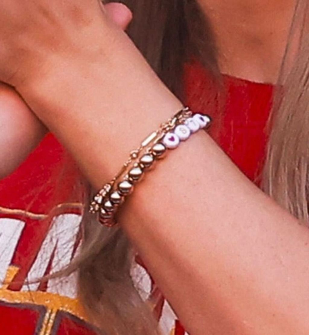 Taylor Swift's friendship bracelet