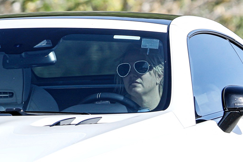  Britney Spears in car