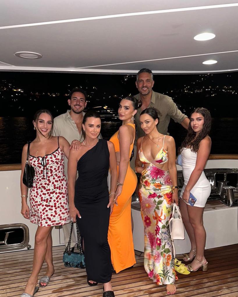 Kyle Richards, Mauricio Umansky and daughters