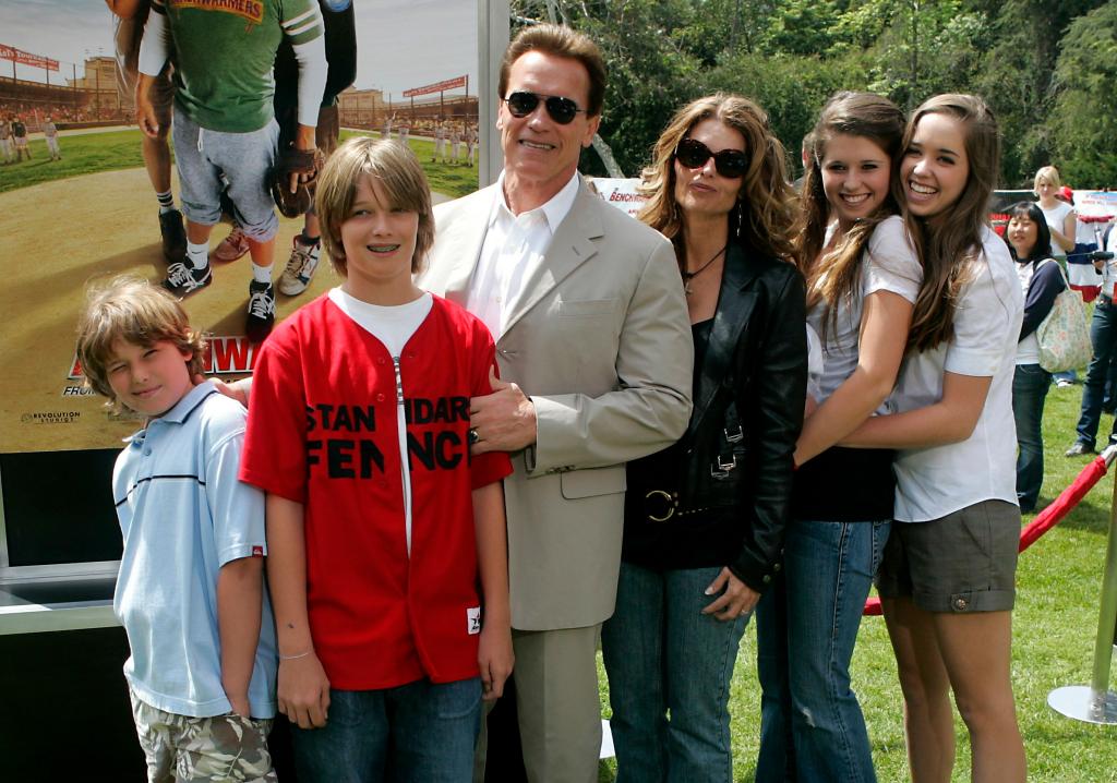 arnold Schwarzenegger and maria shriver with their kids in 2006