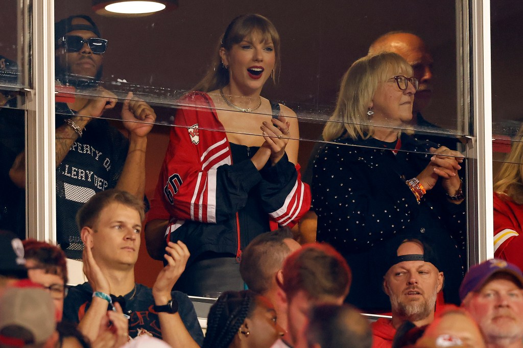 Taylor Swift and Donna Kelce