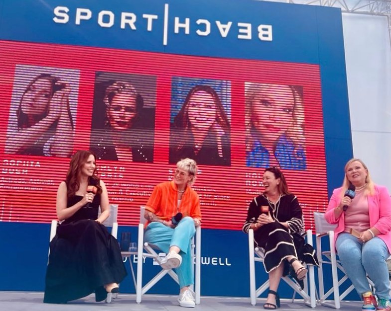 Sophia Bush, Ashlyn Harris, Sophie Ann Kelly, Holly Rowe 