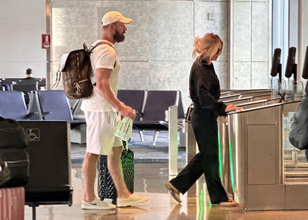 Kroy Biermann and Kim Zolciak in the airport