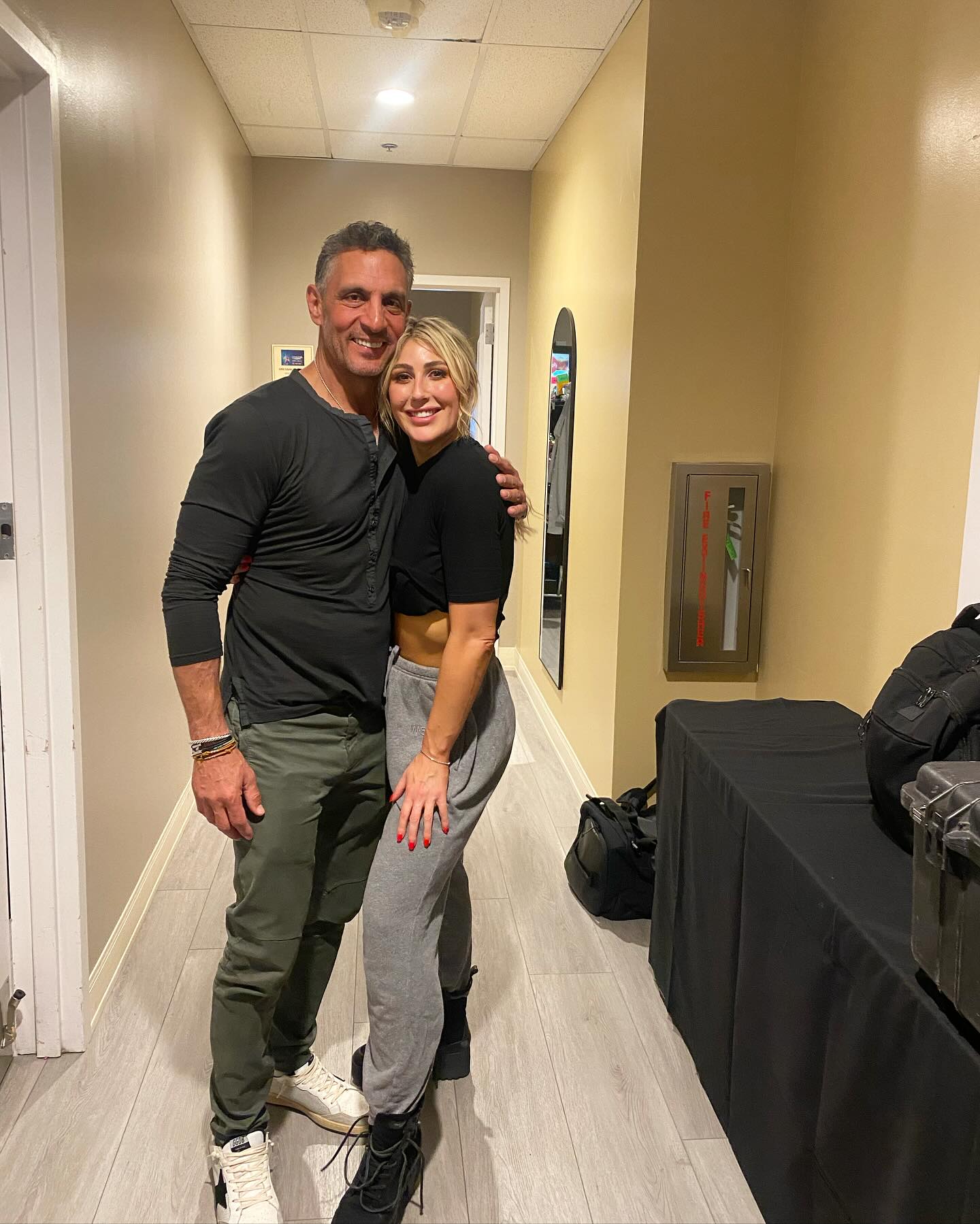 Mauricio Umansky and Emma Slater posing together 