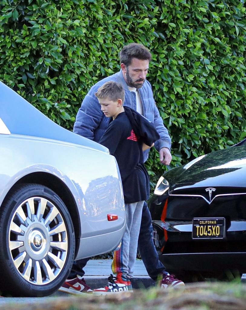 Ben Affleck dropping his kids off at school