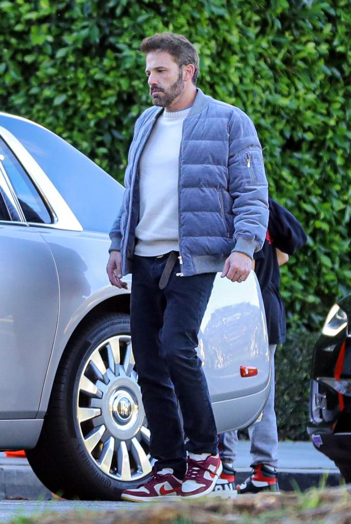 Ben Affleck dropping his kids off at school