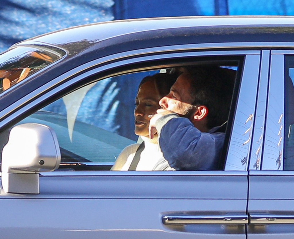 Ben Affleck and Jennifer Lopez talking while driving 