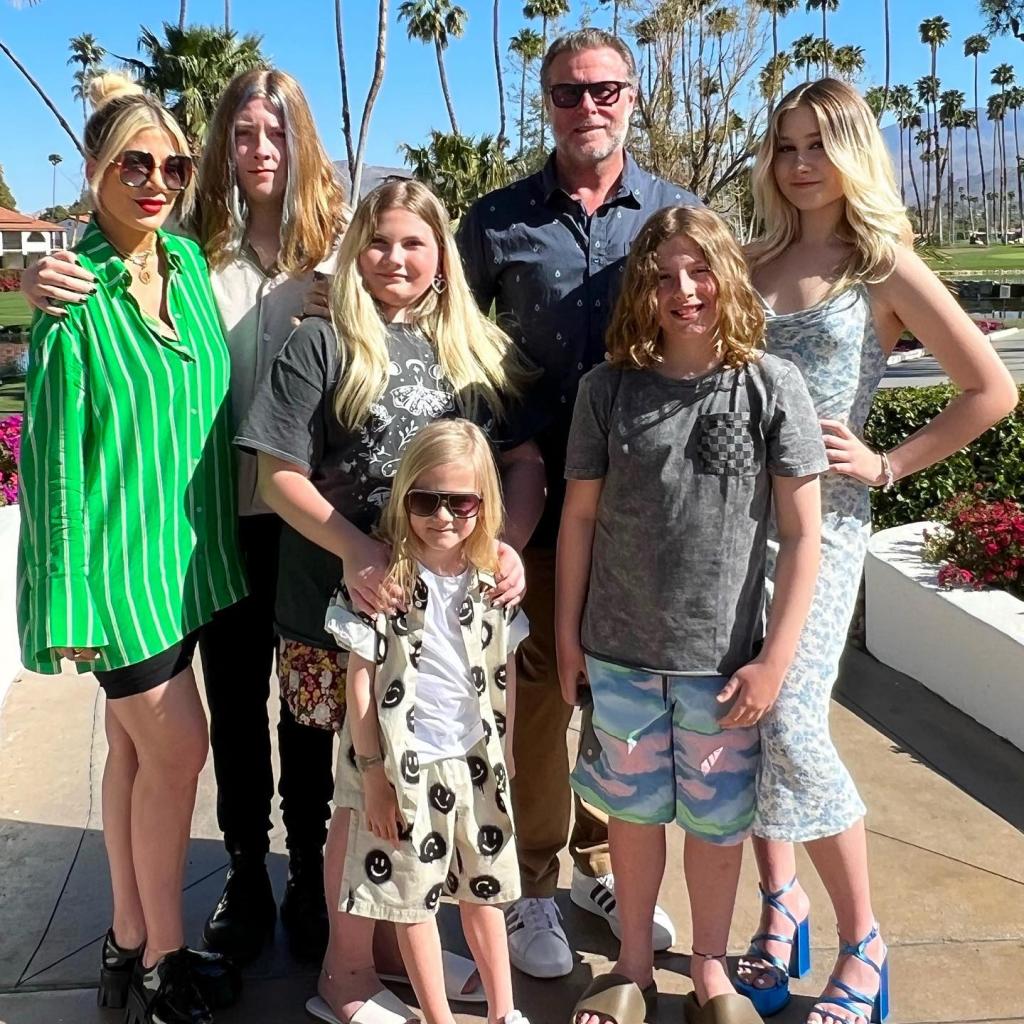 Dean McDermott posing with his kids.