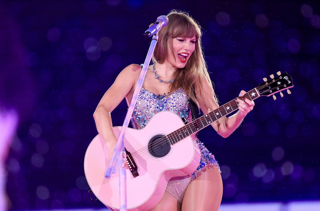 Taylor Swift performing 