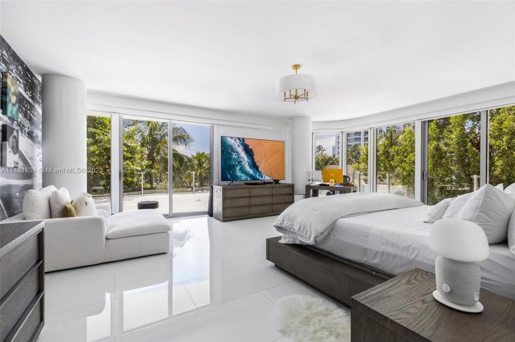 Lisa Hochstein's Miami Beach condo