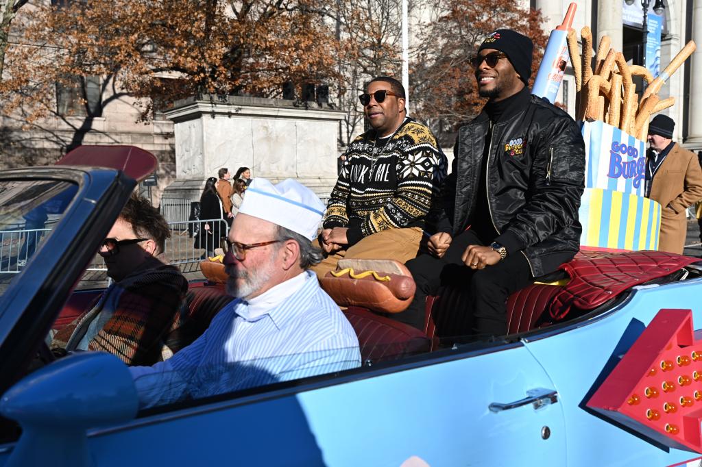 Kel Mitchell and Kenan Thompson on a car at the Macy's Thanksgiving Day Parade.