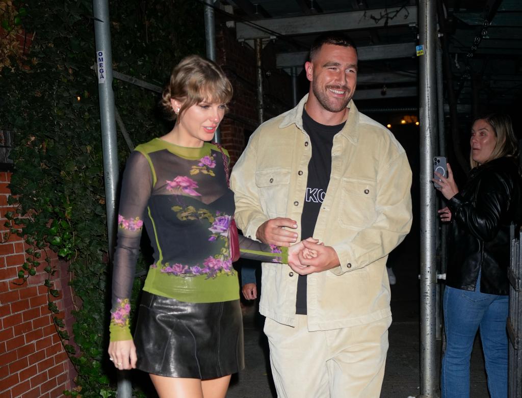 Travis Kelce and Taylor swift. 