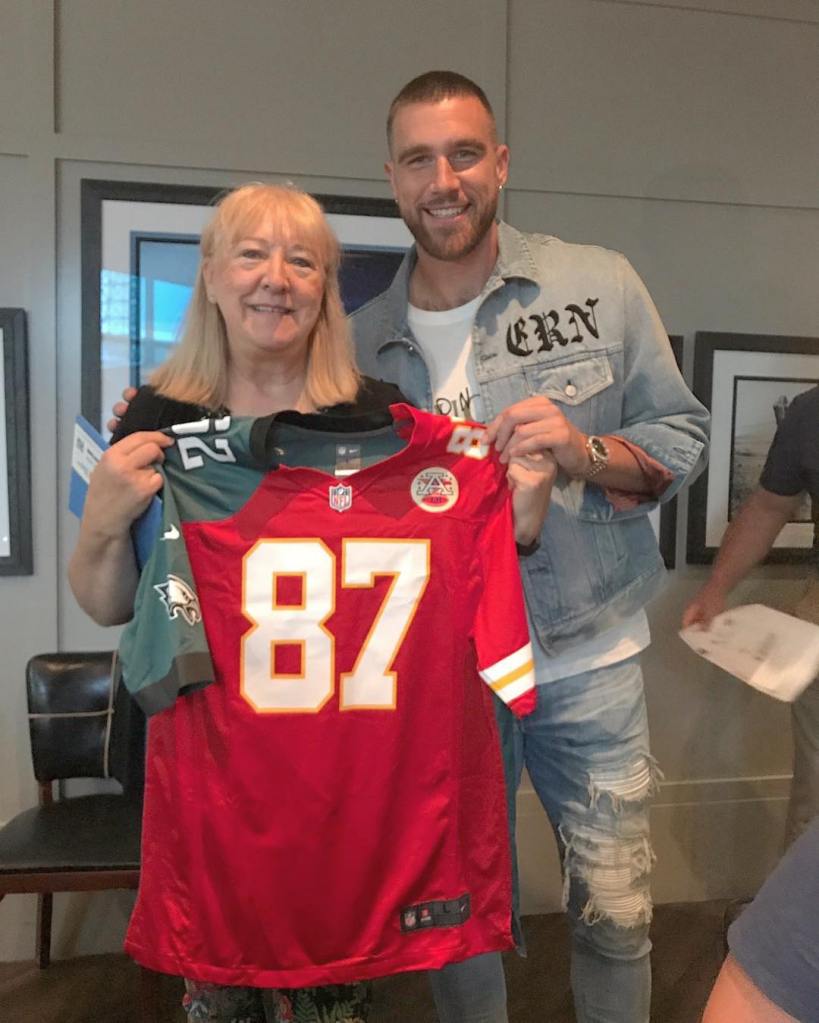  Donna Kelce and Travis Kelce smiling