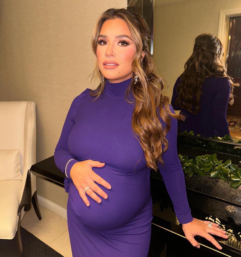 Jessie James Decker pregnant