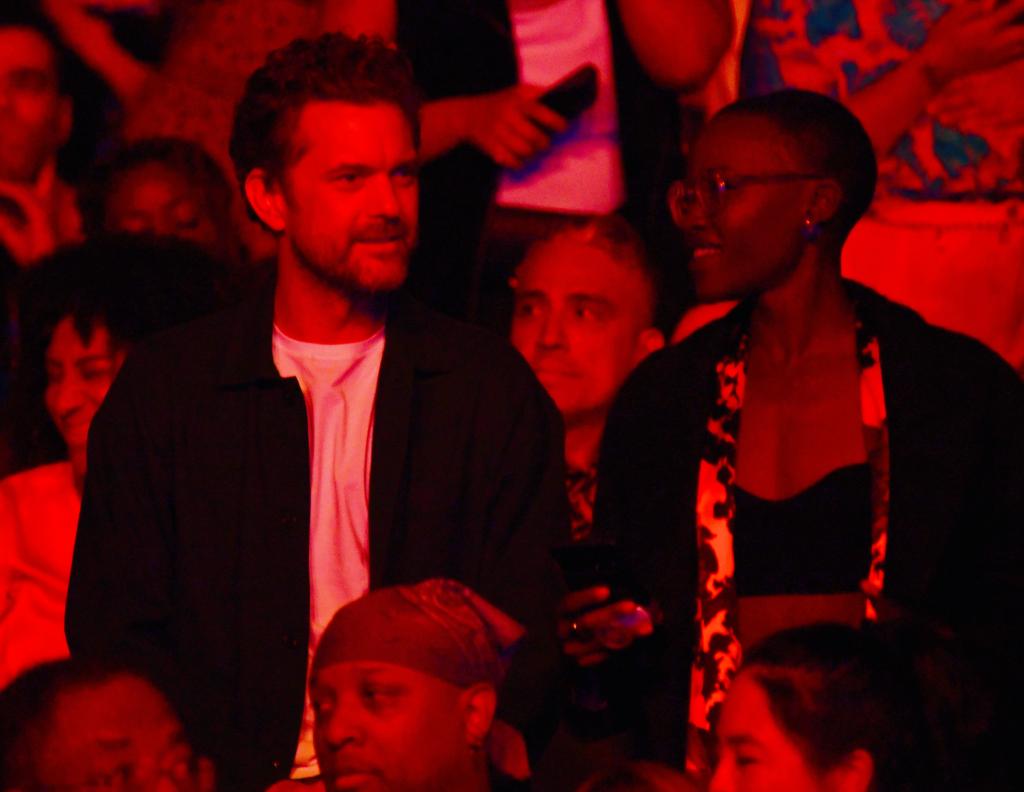 Joshua Jackson and Lupita Nyong'o sitting