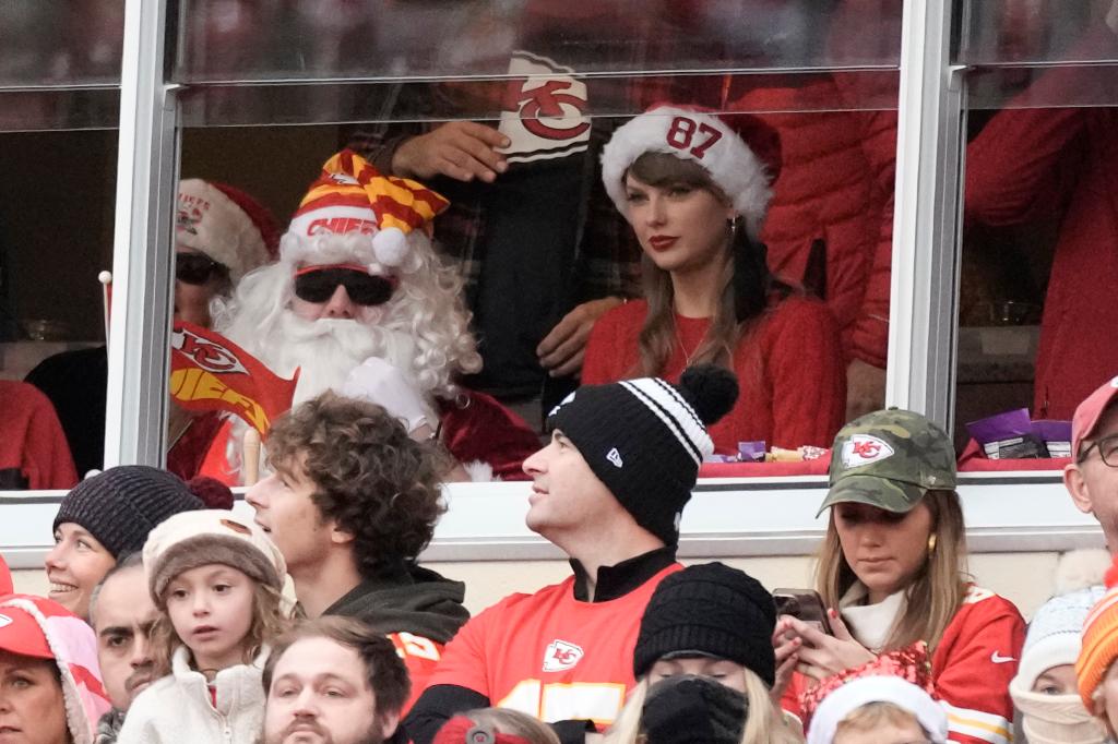 Taylor Swift at Chiefs game next to Santa.