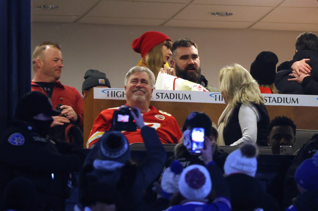 Taylor Swift and Jason Kelce in stands