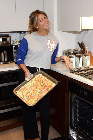 Real Housewives Of NY Star Erin Lichy Making Treats For Her Kids