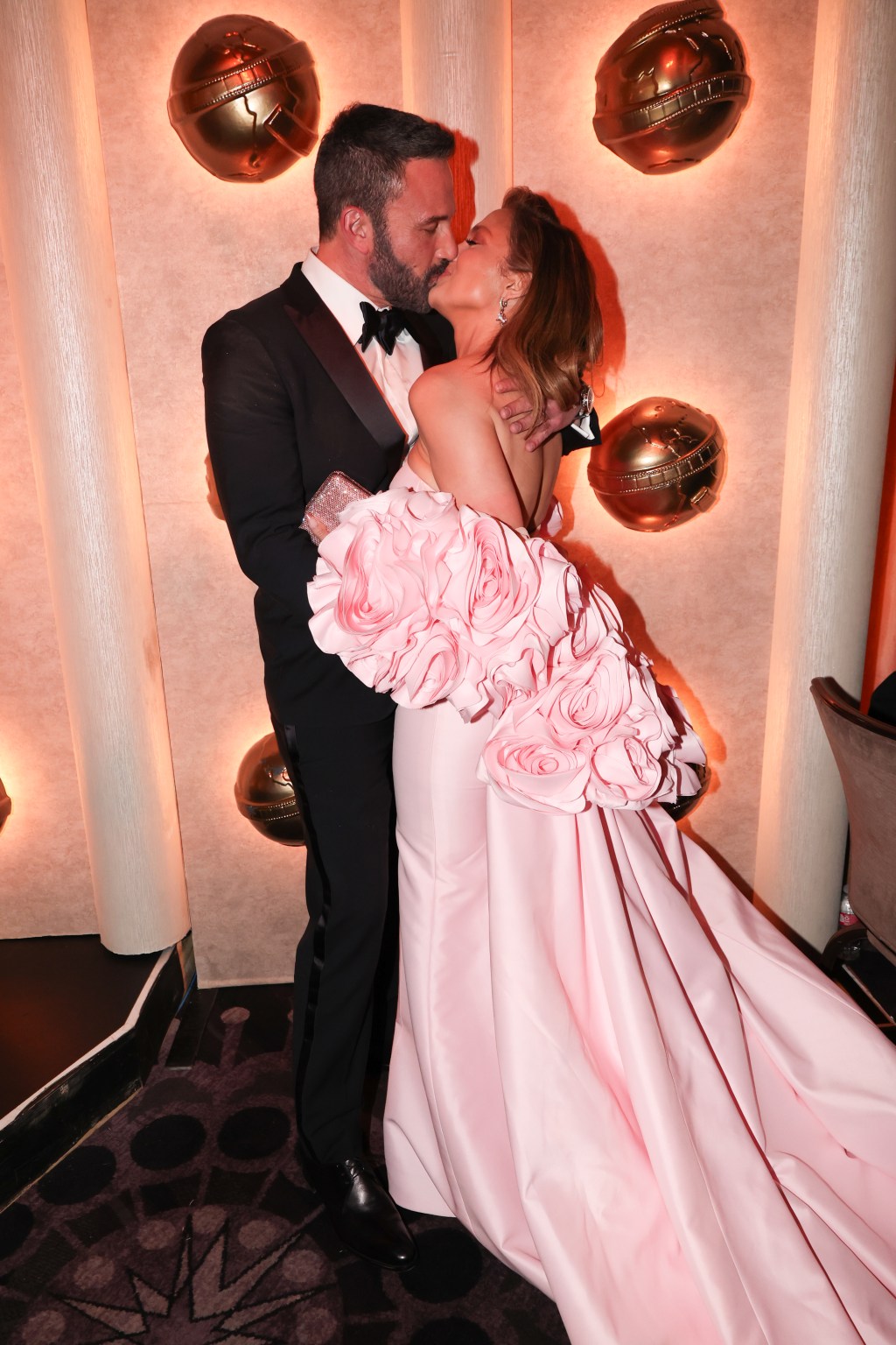 Ben Affleck and Jennifer Lopez kissing at the Golden Globes 2024