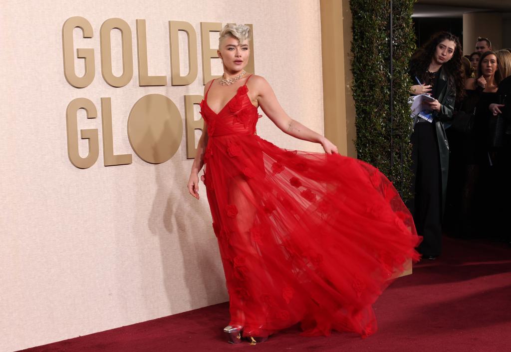 Florence Pugh in a red Valentino gown at the Golden Globes 2024.