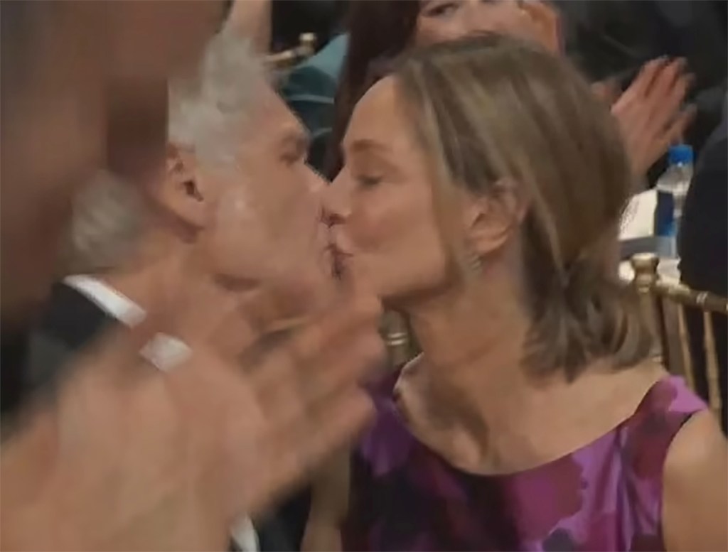 Harrison Ford and Calista Flockhart kissing